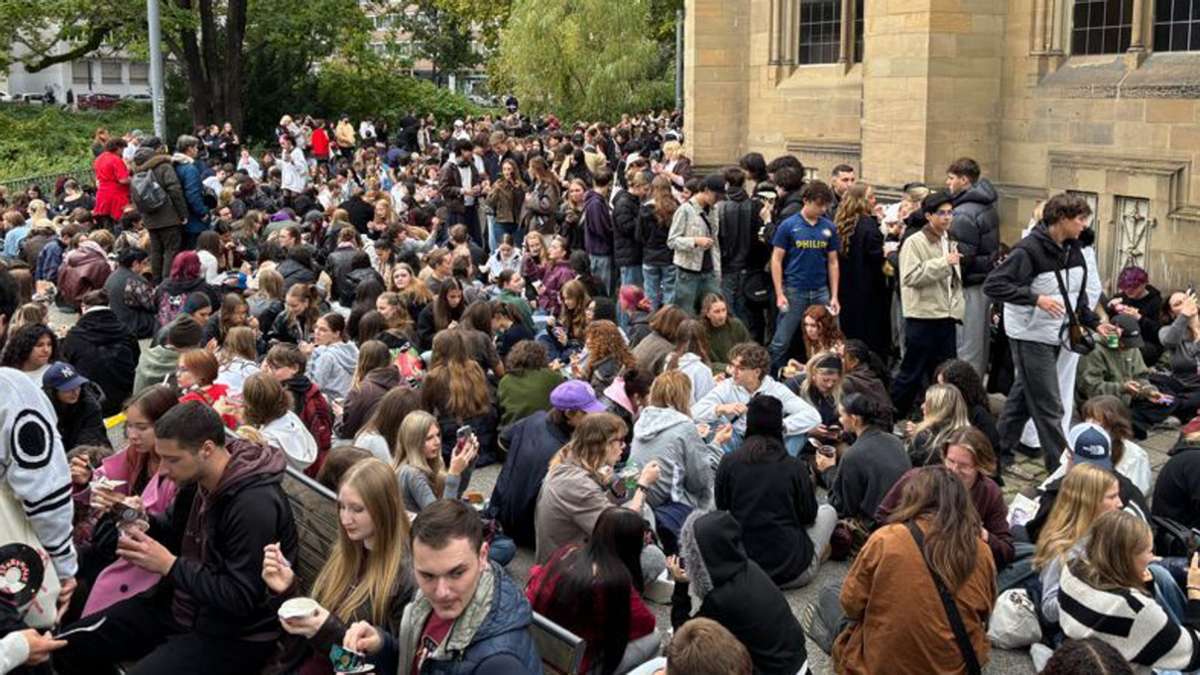 Tiktok-Trend in Stuttgart: Ansturm bei kurioser Pudding-Party am Feuersee