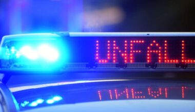 Längere Staus erwartet: Gefahrstoff läuft nach Lkw-Unfall aus – A6 bei Nürnberg voll gesperrt