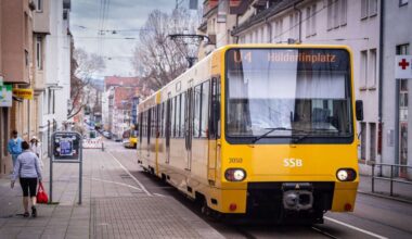 Unfall in Stuttgart-Ost: Stadtbahn streift parkenden Lkw – Strecke unterbrochen