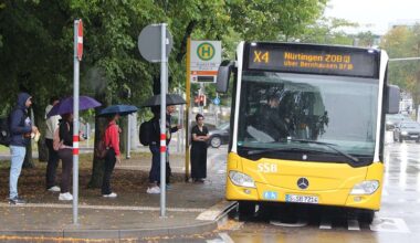 Filder-Expressbuslinien: X-Busse: Mehrere Hände sind ausgestreckt