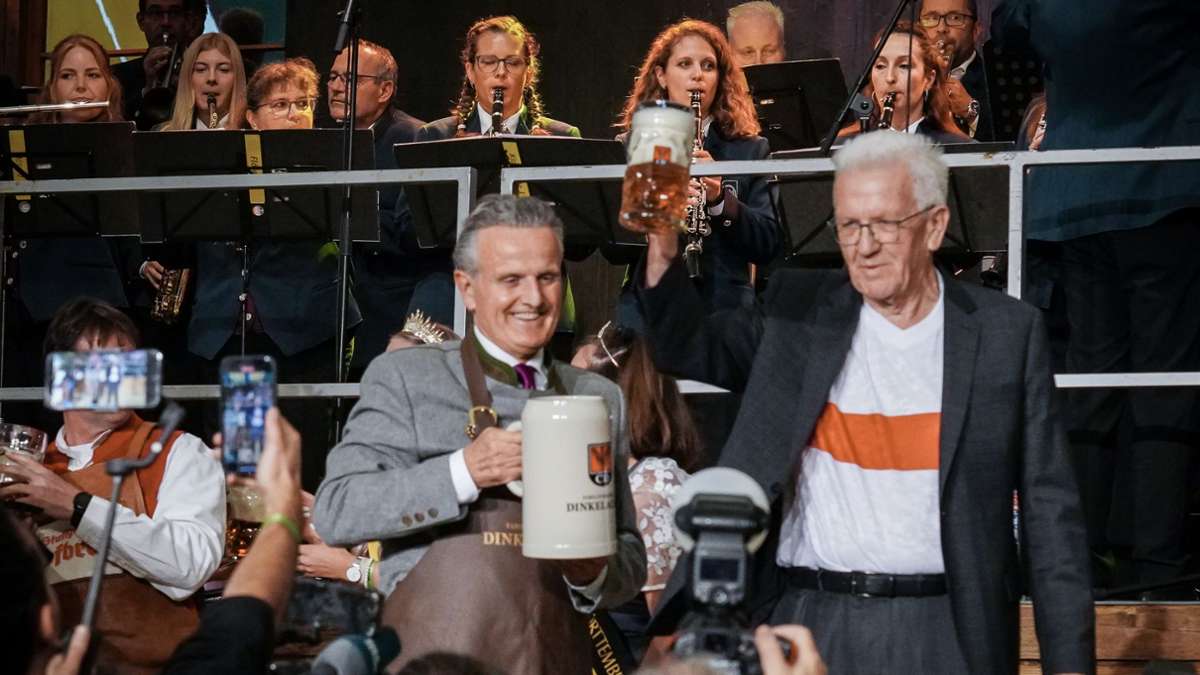 Cannstatter Volksfest: Kretschmann verrät beim Fassanstich: Nie wieder in die „Kotztrommel“