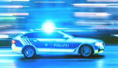 B10 auf Höhe Stuttgart: Alkoholisierte 81-Jährige baut Unfall und flüchtet – Führerschein weg