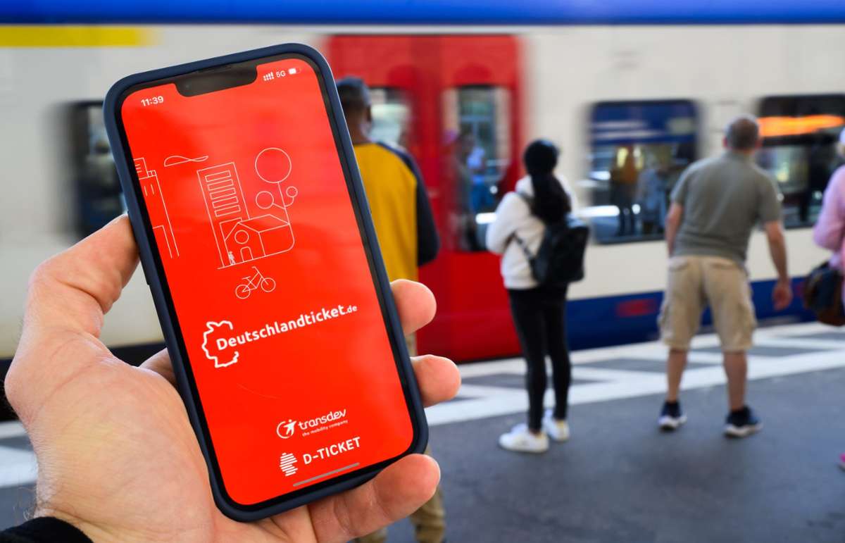Sonderkonferenz in München: Neue Verhandlungen zum Deutschlandticket am 18. September - Bayern