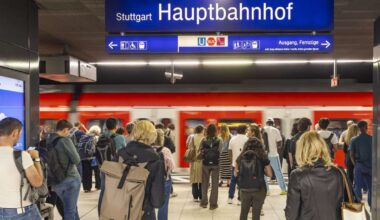 Überfall am Hauptbahnhof: Mann steigt aus S-Bahn aus, wird gegen Wand gedrückt und ausgeraubt