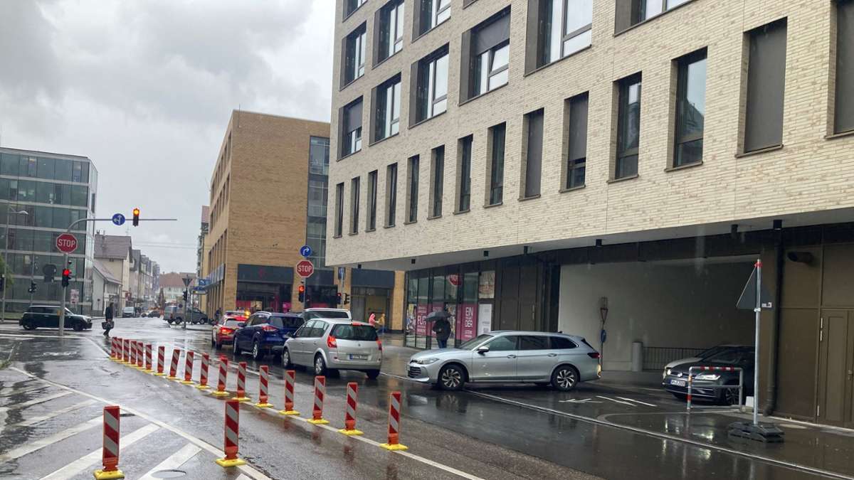 Autofahrer warten 40 Minuten: „Werden massiv angegangen“: Stau in Esslinger Tiefgarage sorgt für Frust - Esslingen