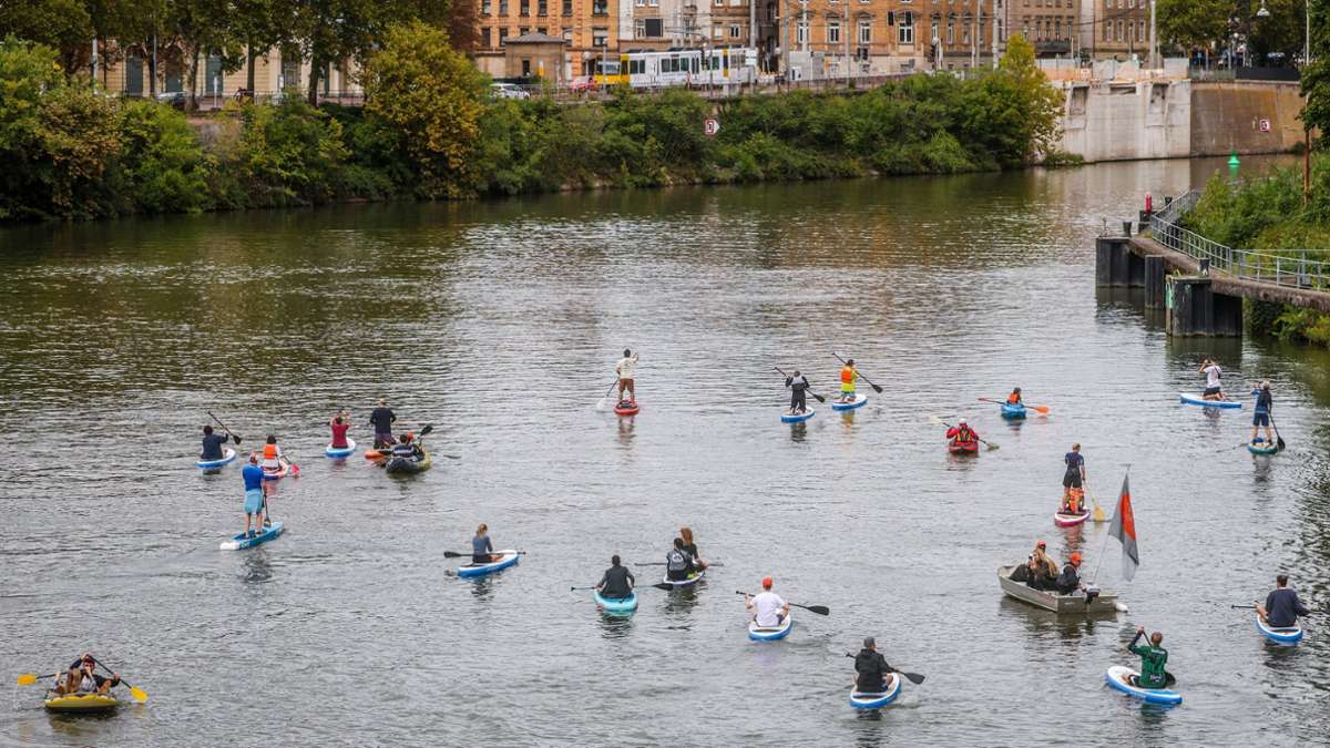Stuttgarter Verein „Neckarinsel“: „Wir wollen das Bade-Verbot kippen“ – mit Schlauchboot und SUP über den Neckar