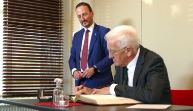 Eintrag ins Goldene Buch der Stadt: Kretschmann in Filderstadt: „Stadt ist mehr ist als die Summe ihrer Teile“ - Kreis