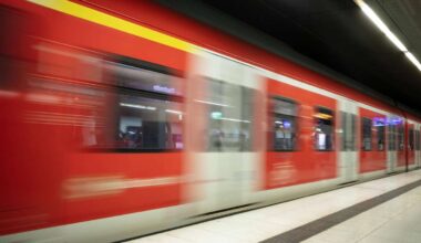 Stuttgart-Stadtmitte: Auseinandersetzung an S-Bahnhaltestelle – 35-Jähriger schlägt mit Skateboard zu