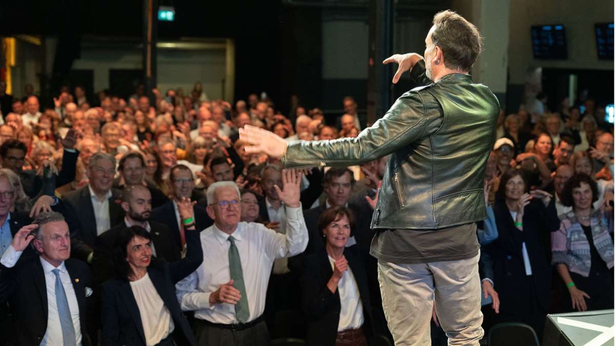 80 Jahre Stuttgarter Zeitung: „You’re on fire“ – Eric Gauthier bringt Kretschmann zum Tanzen