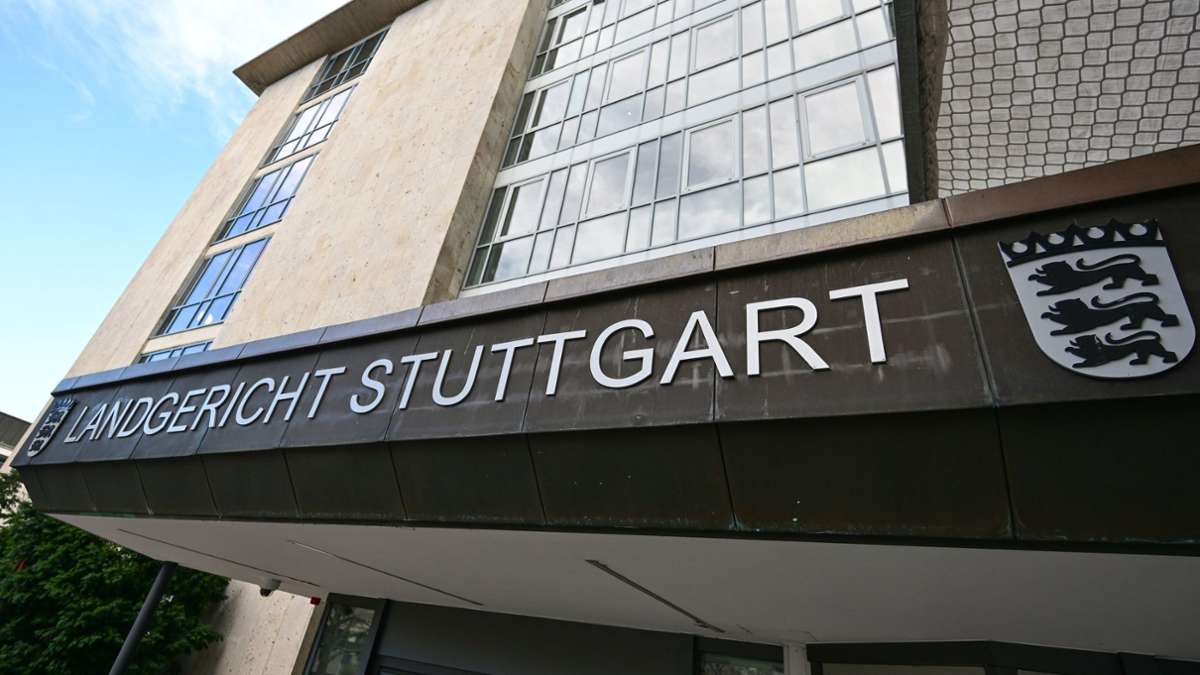 Bluttat in Esslingen: Hat er seine Ehefrau getötet? Angeklagter schweigt bei Prozessauftakt