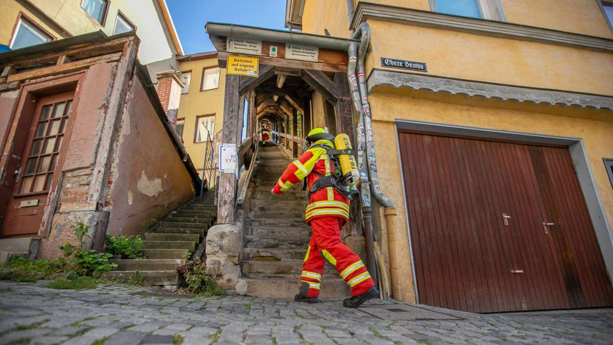 Burgstäffeleslauf Esslingen: Feuerwehrleute laufen in Montur 325 Stufen hinauf: „Nicht ohne“ - Esslingen