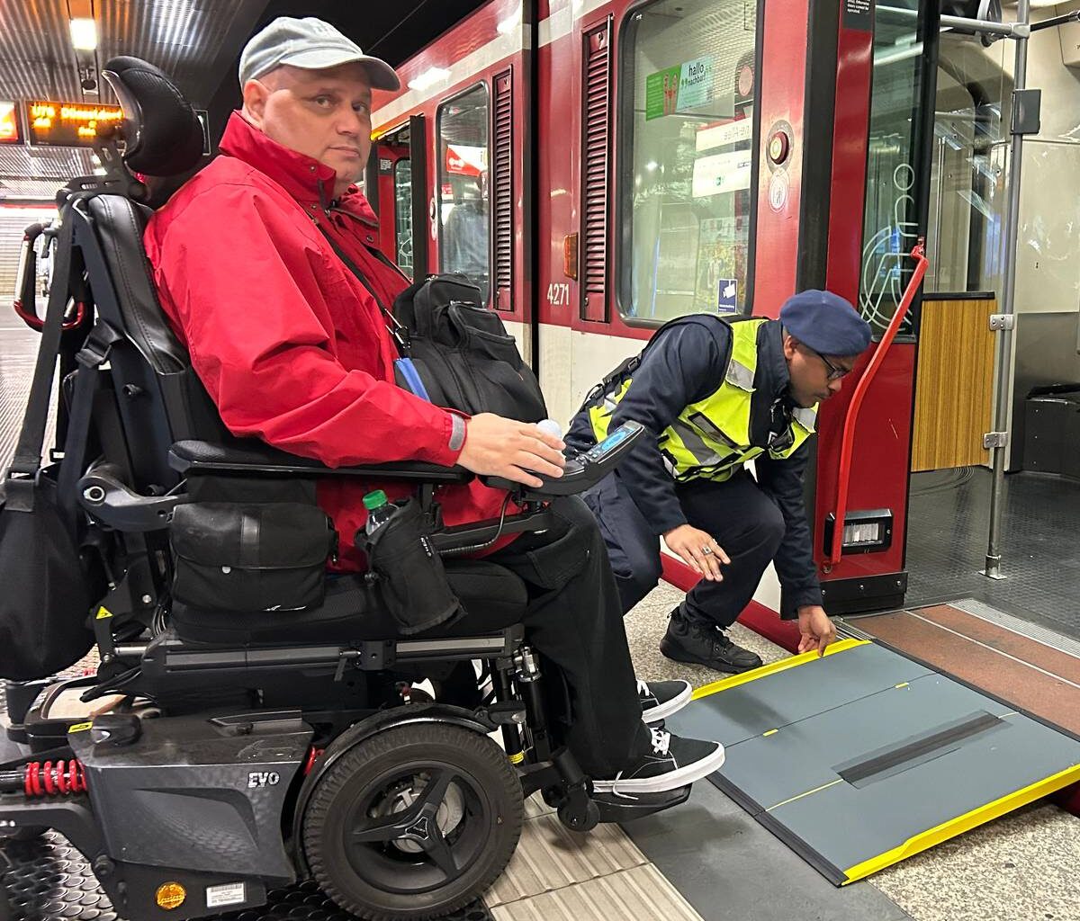 Rheinbahn verbessert Zugang für Rollstuhlfahrer