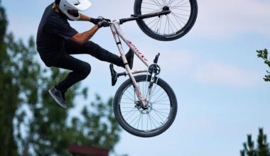 Radfahrer stieß im Elbepark mit Dreijährigem zusammen