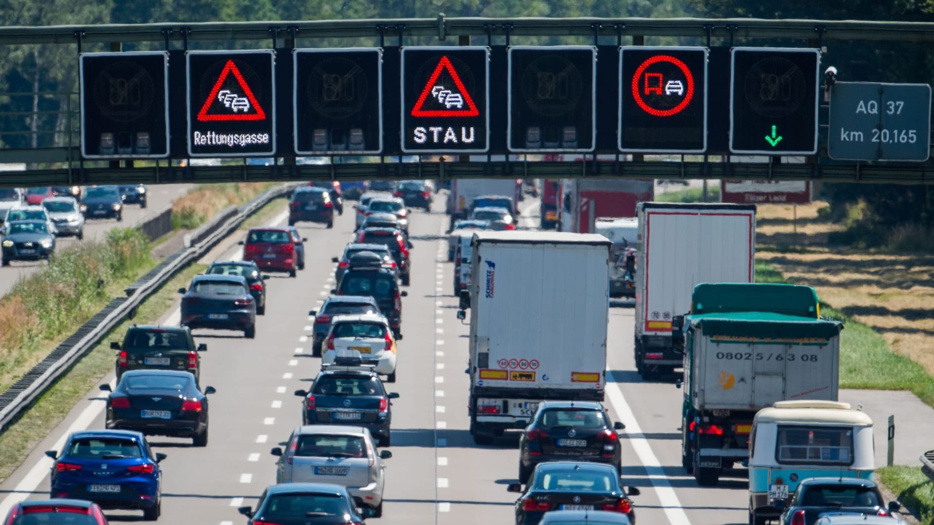 Stau auf der A8