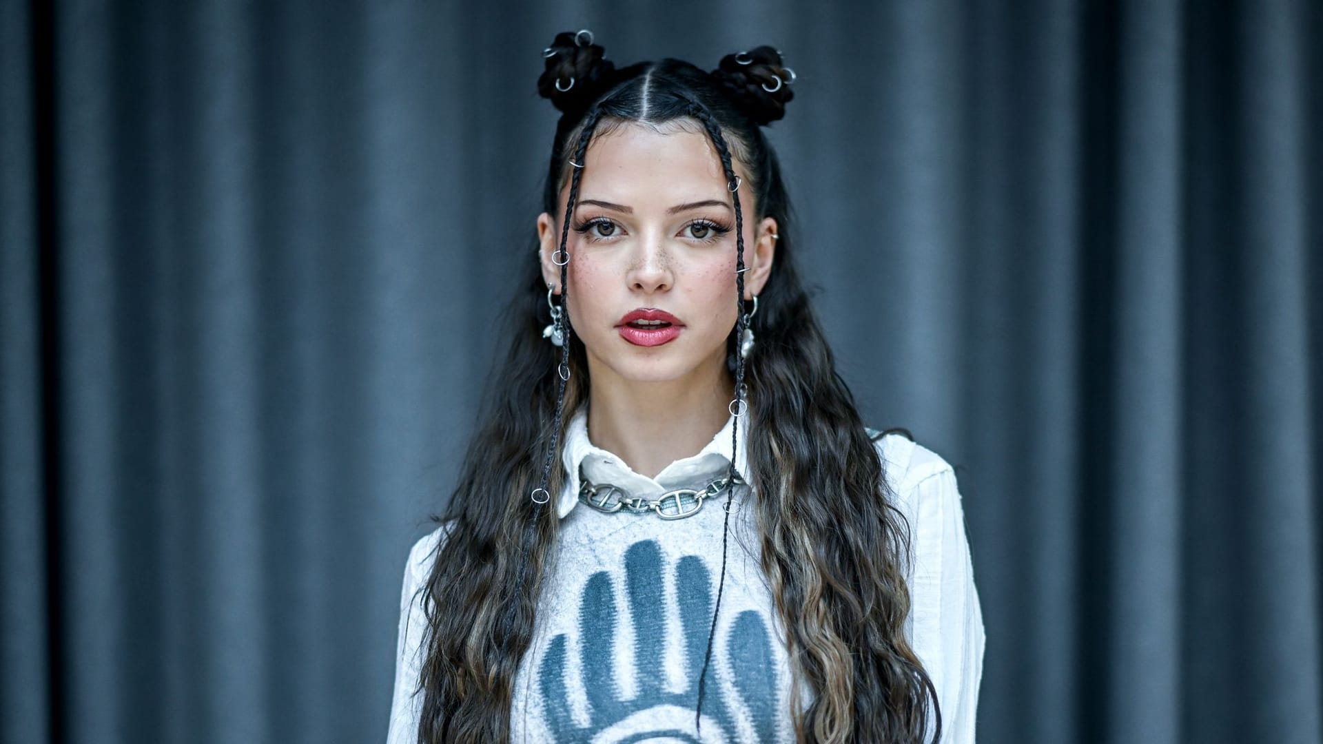 Nina Chuba: Die Hamburger Sängerin steht jetzt in "Fortnite" neben Weltstars wie Billie Eilish, Eminem und Metallica auf der virtuellen Bühne.