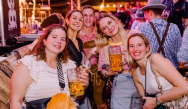 "Gipfeltreffen" mit Mickie Krause beim Oktoberfest in Düsseldorf – alle Fotos