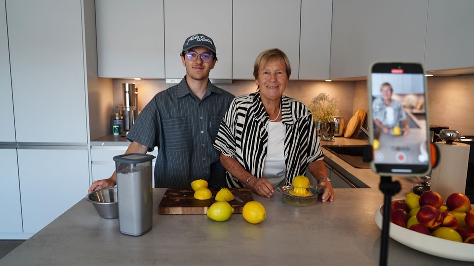 Oma und Enkel ziehen in eine WG in Dresden: "Ich habe es nicht bereut!"