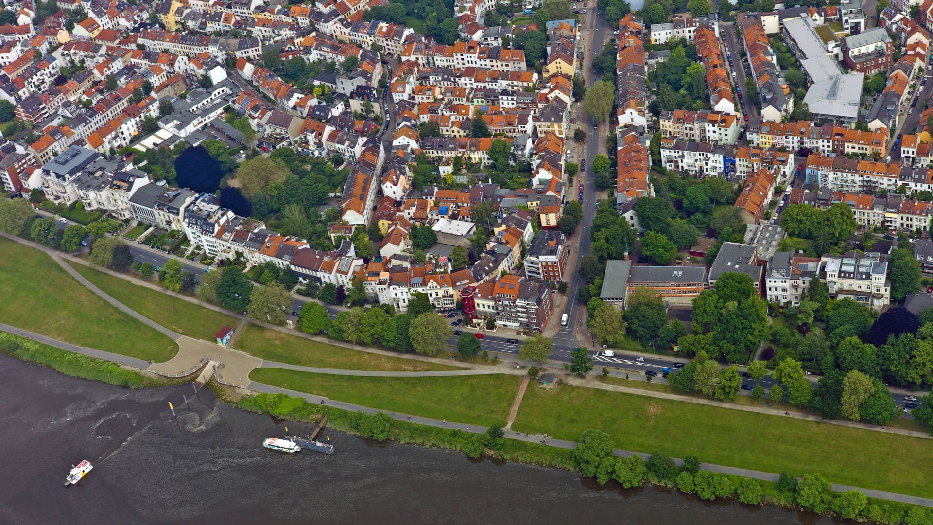 Osterdeich auf Höhe Sielwall (Archvifoto): In diesem Bereich gilt künftig Tempo 30 - unabhängig von der Tageszeit.