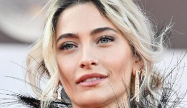 Die Schauspielerin und Sängerin Paris Jackson schaut in die Kamera