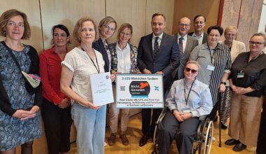 Betroffene von Post-Covid, Post-Vac, ME/CFS übergeben Petition in Dresden