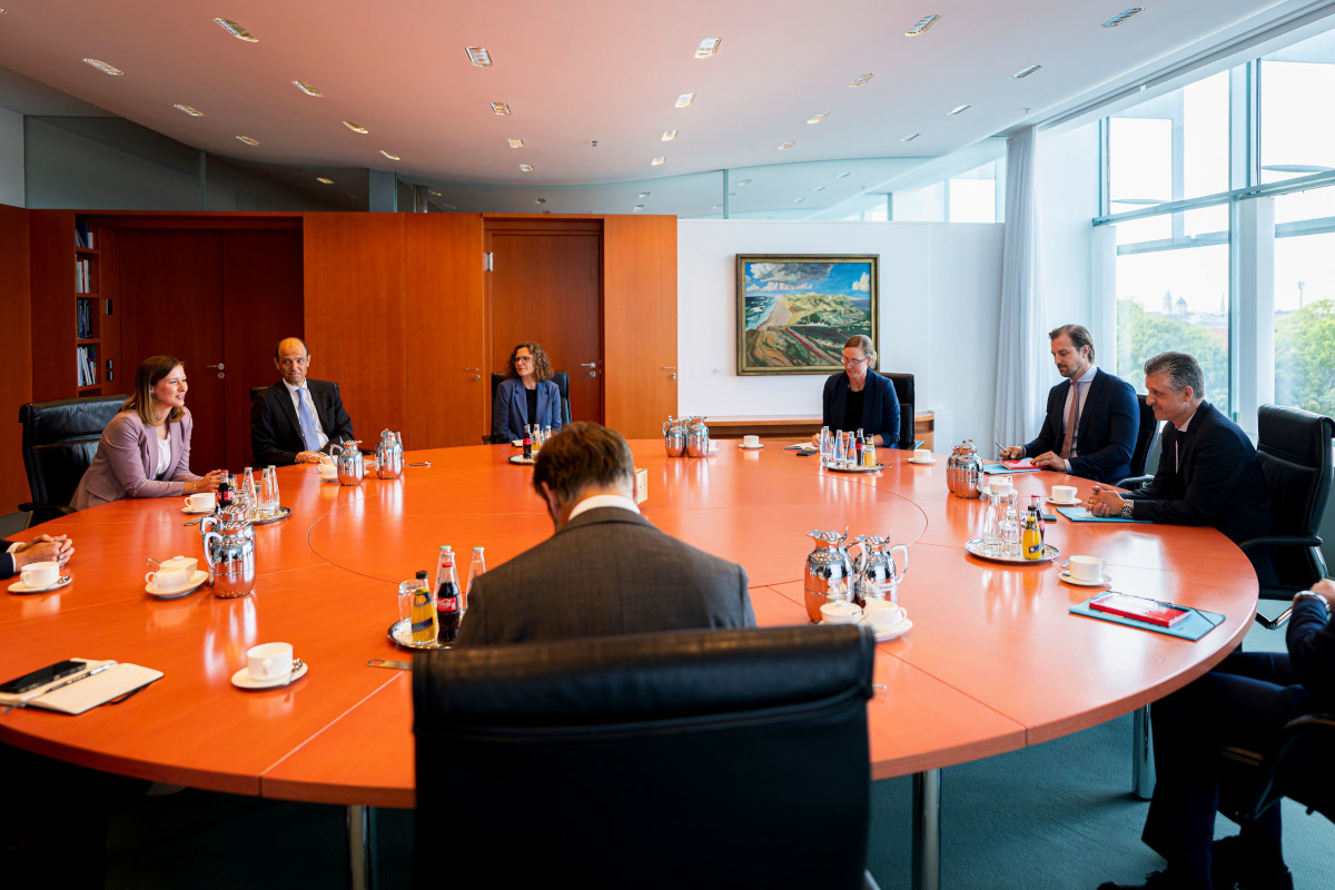 Bundesministerin Plakolm in Berlin in einer Besprechung mit dem Chef des Bundeskanzleramts und Bundesminister für besondere Aufgaben Thorsten Frei