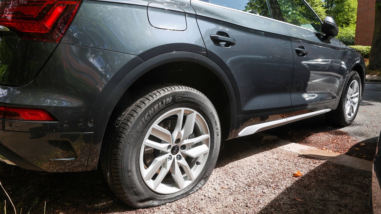 Aufgeschlitzte Autoreifen: Bremer Polizei fasst Tatverdächtigen - buten un binnen