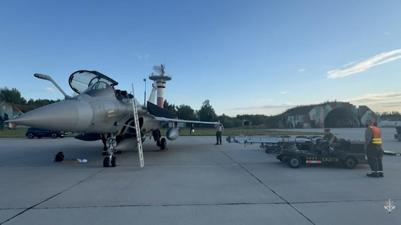 Frankreich und Schweden entsenden Hubschrauber und Truppen zur Drohnen-Abwehr
