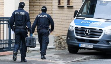 Razzia wegen Verdachts auf Bildung rechtsradikaler Gruppe