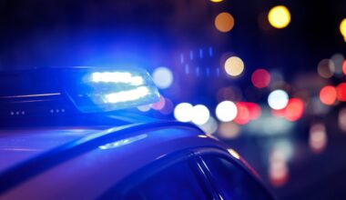 Polizeiauto auf A1 bei Bremen in Flammen – Autofahrer schwer verletzt