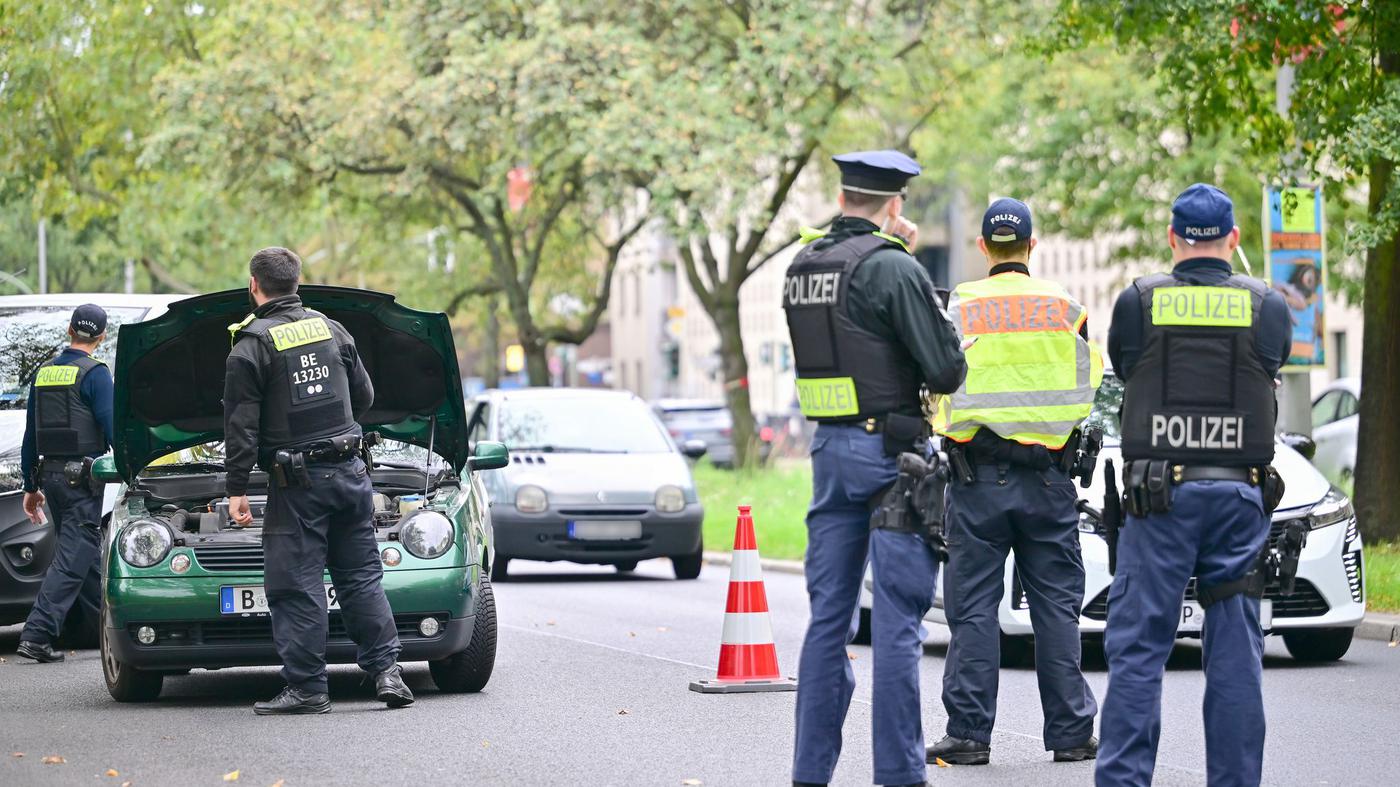 Berliner Polizei stoppt Autofahrer bei großer Kontrollaktion