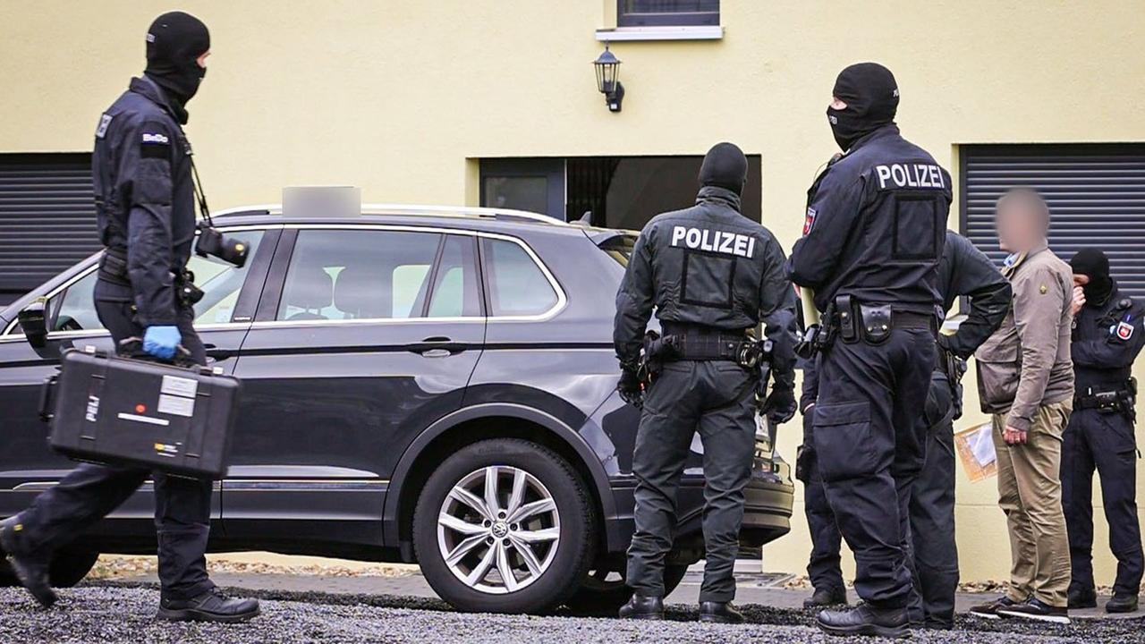 Ermittlungen nach Razzia: Soldaten und Bundespolizist unter Beschuldigten