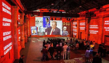 "Leuchtende Freiheit" - neues Bildungsangebot zur Friedlichen Revolution 1989 im Kunstkraftwerk Leipzig