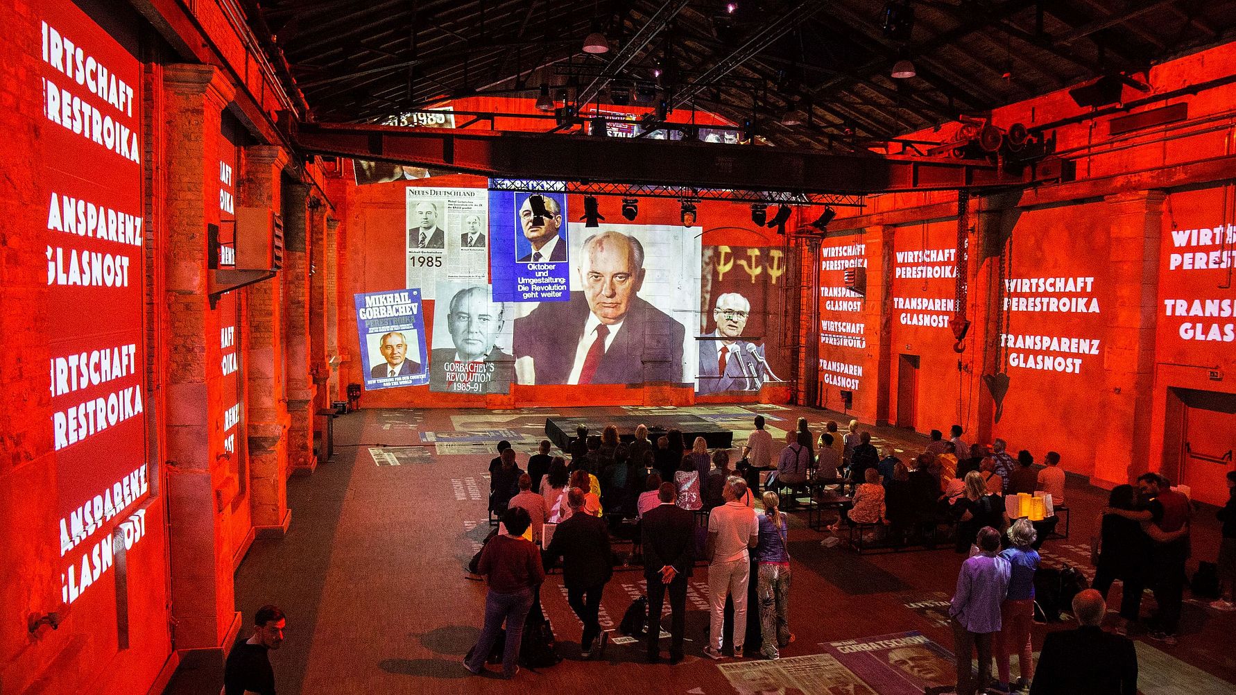 "Leuchtende Freiheit" - neues Bildungsangebot zur Friedlichen Revolution 1989 im Kunstkraftwerk Leipzig