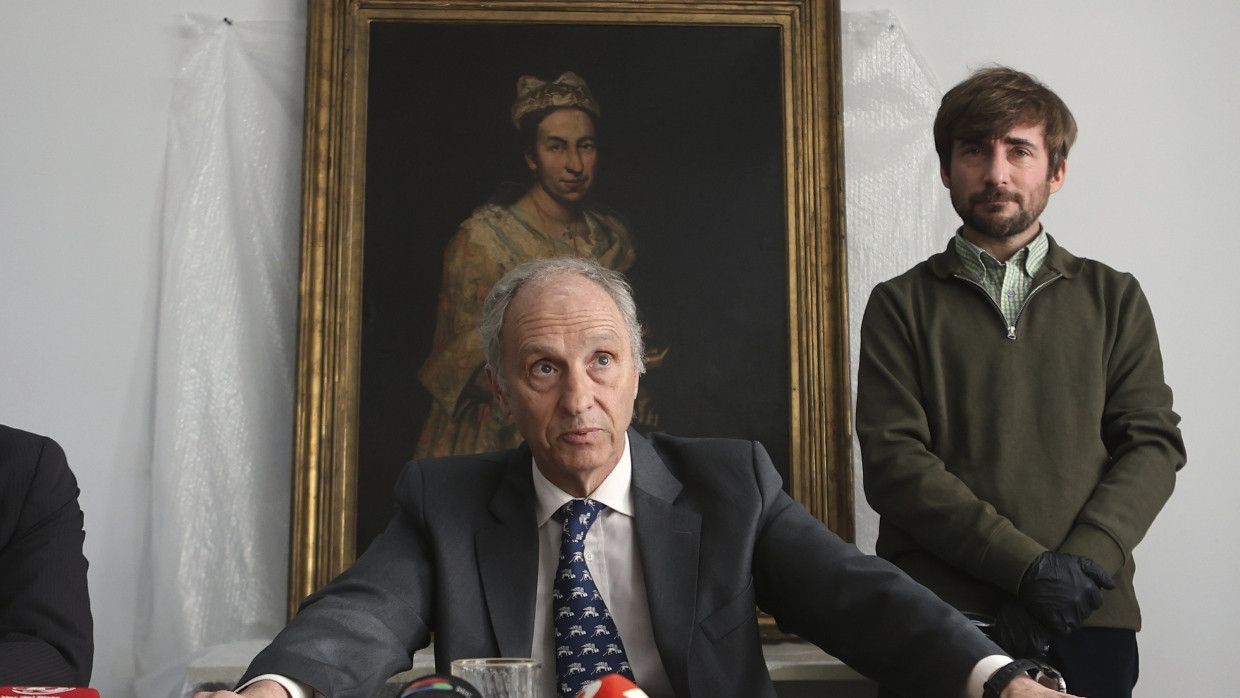 Raubgut: Staatsanwalt Daniel Adler vor Giuseppe Ghislandis „Porträt einer Dame“