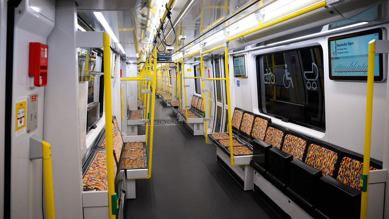 Berlin: BVG: Neue Berliner U-Bahn-Züge auf der Linie 2 im Einsatz
