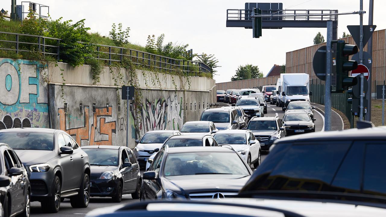 Berlin: Berlin: Neue Pläne gegen A100-Chaos: Senat will weiteren Kfz-Streifen