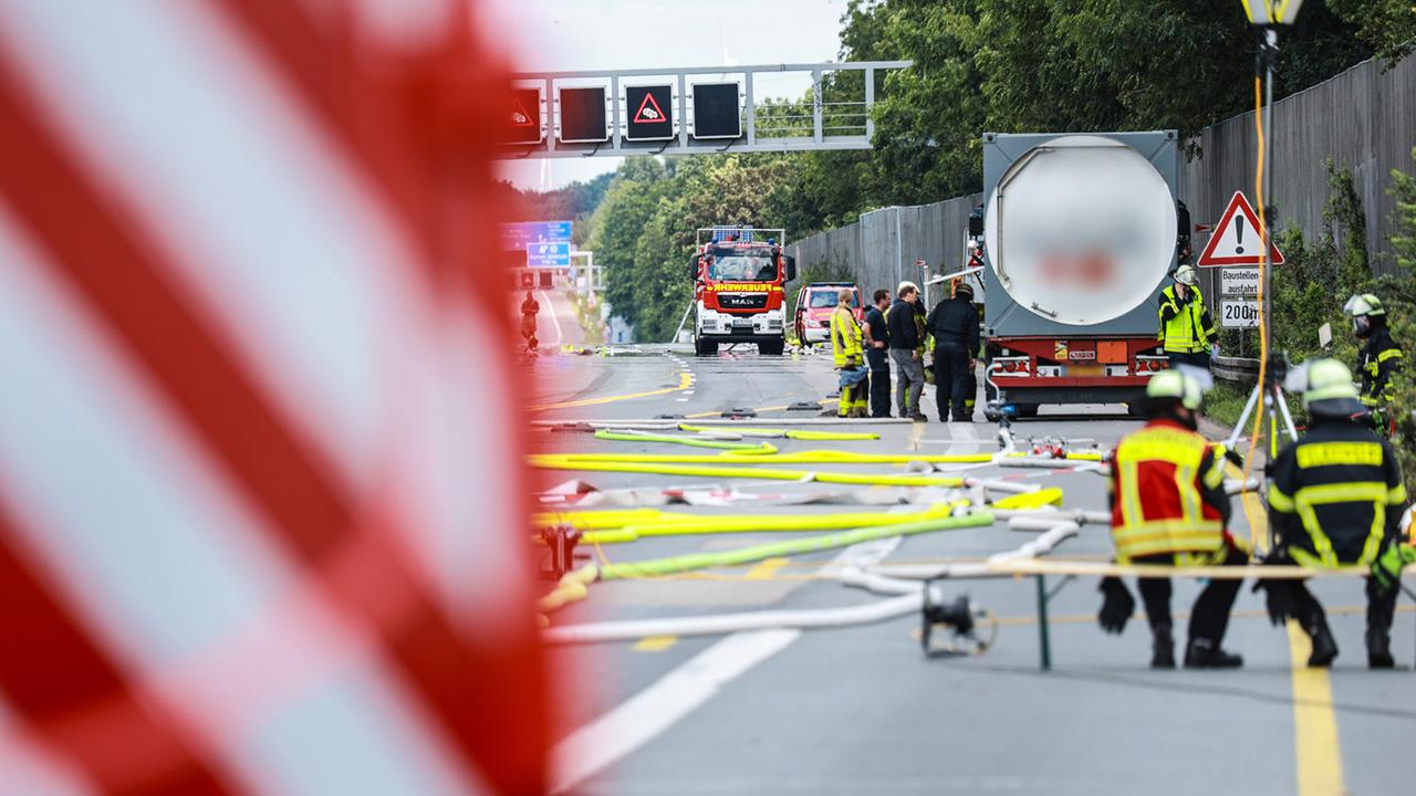 Brandenburg: A24 bei Neuruppin nach Lkw-Unfall in Richtung Berlin weiterhin gesperrt