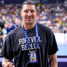 Füchse-Sportvorstand Stefan Kretzschmar steht in der Halle (Quelle: IMAGO / Maximilian Koch)