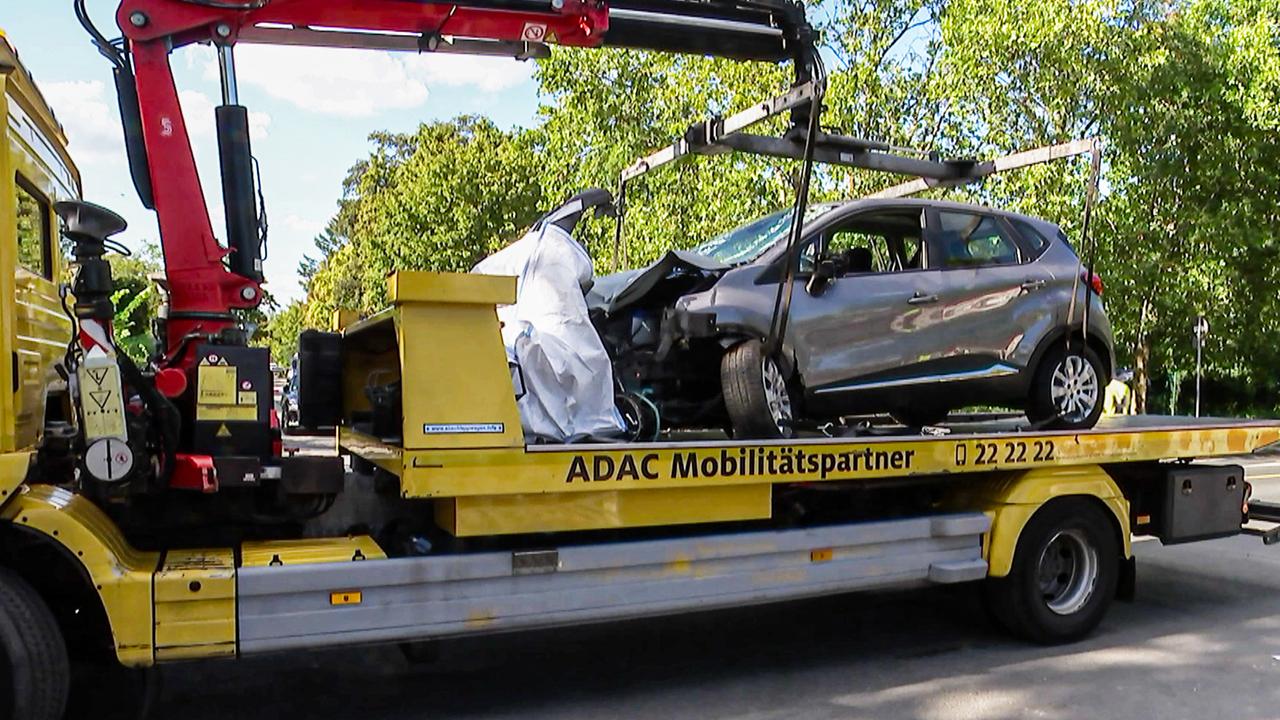 Berlin Brandenburg: Autofahrer erfasst mehrere Menschen - ein Toter und mehrere Verletzte