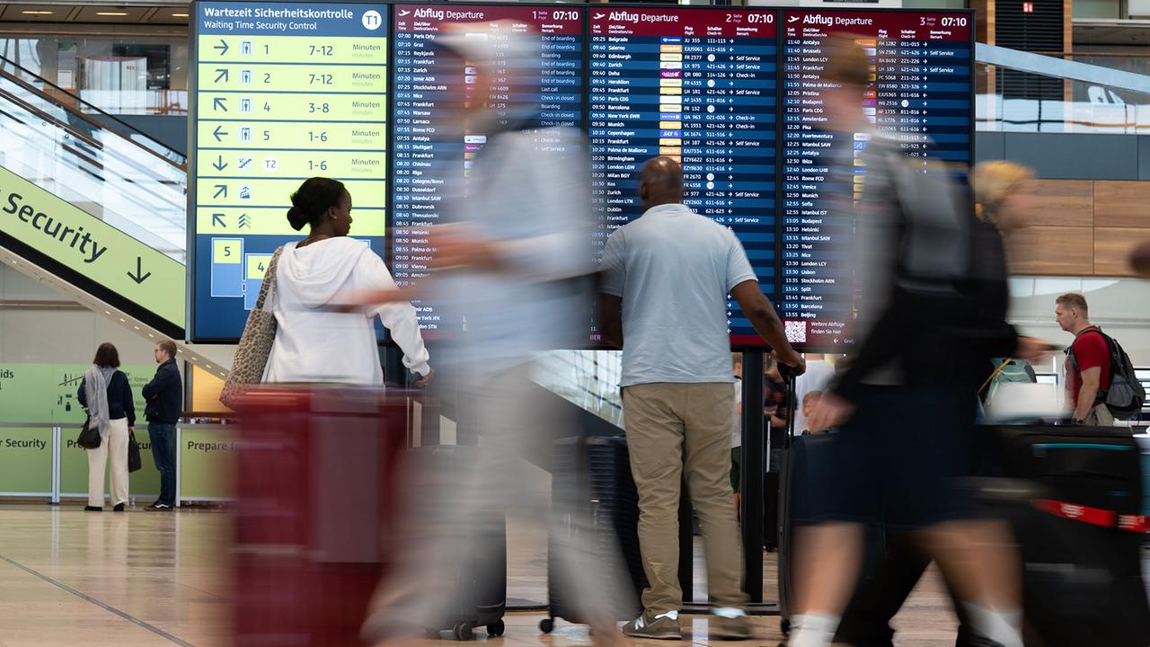 Brandenburg Berlin: Verspätungen am Flughafen BER nach Cyberangriff auf Dienstleister