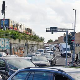 Auf dem 16. Abschnitt der A100 staut sich am 05.09.2025 der Autoverkehr an der Ausfahrt Treptower Park. Berlins Verkehrssenatorin Bonde kündigt Anpassungen an. (Quelle: Picture Alliance/Jörg Carstensen)