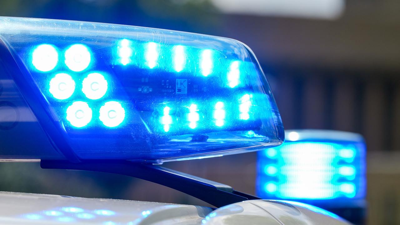 Berlin: A115: Polizist bei Kontrolle von Fußballfans schwer verletzt
