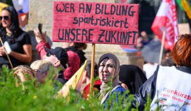 Berlin: Tausende demonstrieren gegen Sparpläne des Berliner Senats im Sozialbereich