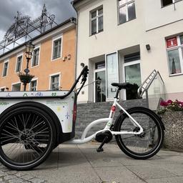 E-Lastenfahrrad aus Teltow vor dem Rathaus (Stadt Teltow)