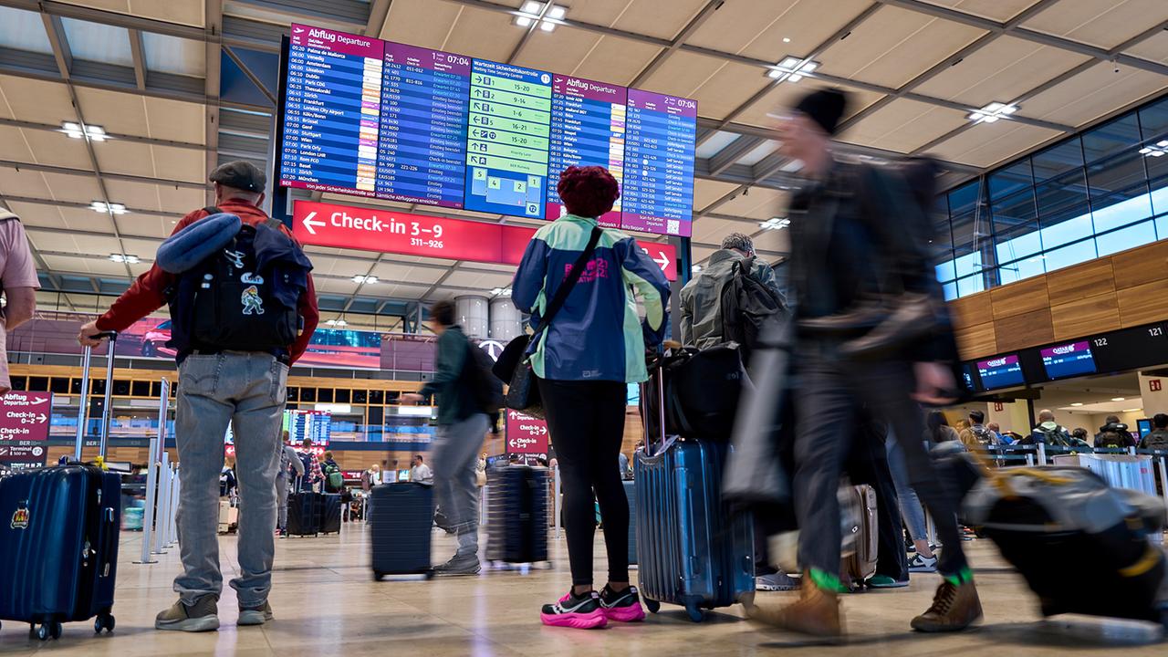 Berlin: Probleme am BER nach Cyberangriff noch nicht behoben - kaum noch Verspätungen und Schlangen