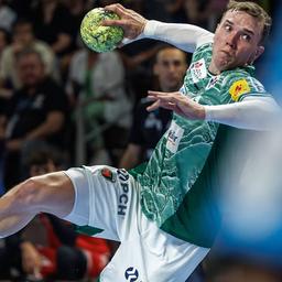 Lasse Andersson im Trikot der Füchse Berlin (Quelle: IMAGO / Andreas Gora)