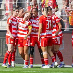 Die Fußballerinnen des 1. FC Union bejubeln am 20.09.2025 einen Treffer gegen die SGS Essen. (Quelle: Imago Images/Matthias Koch)