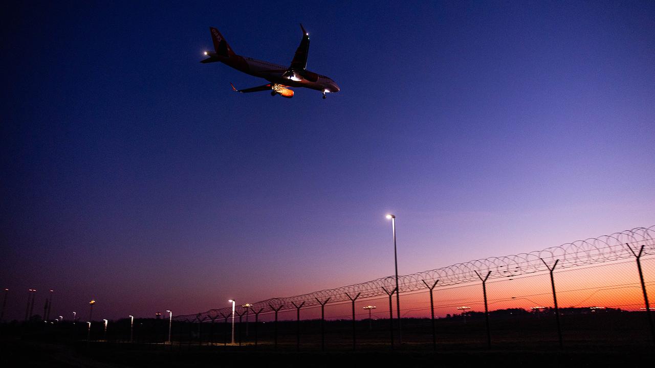 Brandenburg Berlin: Sperrstunde am BER: Wie das Nachtflugverbot spaltet