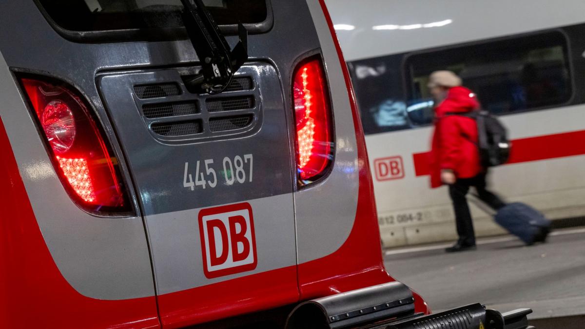 S2 aus Richtung Nürnberg gesperrt: Gegenstände auf der Fahrbahn