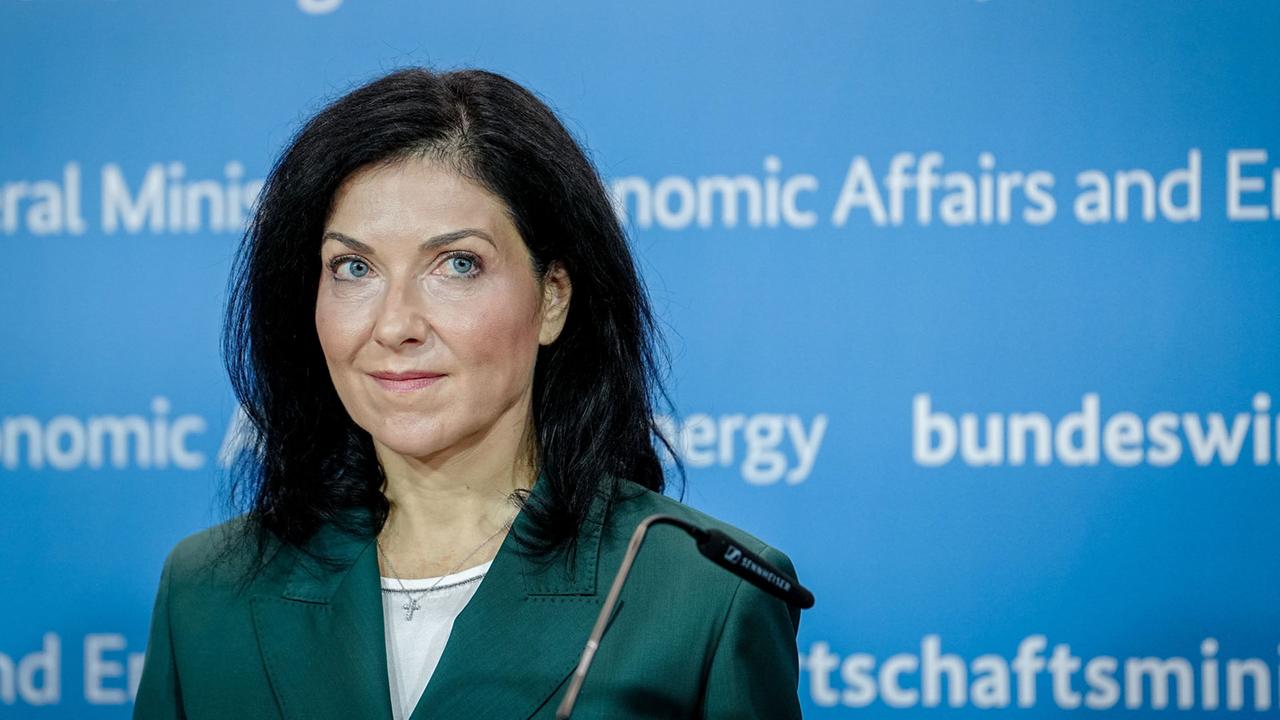 Monitoring-Bericht: Reiche will Subventionen für Energiewende kürzen